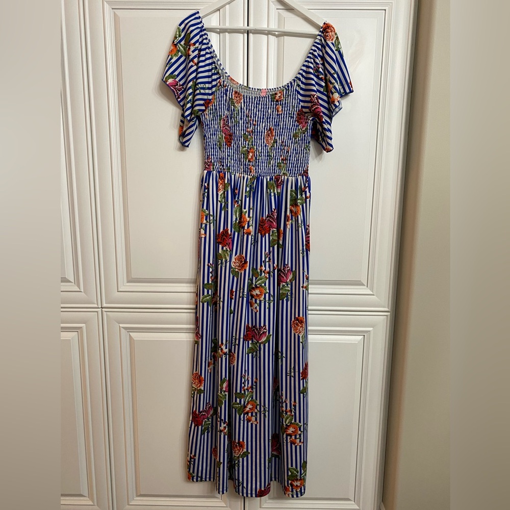 Magic Plus Size 2XL Maxi Dress with Short Sleeves Smocked Navy White Florals